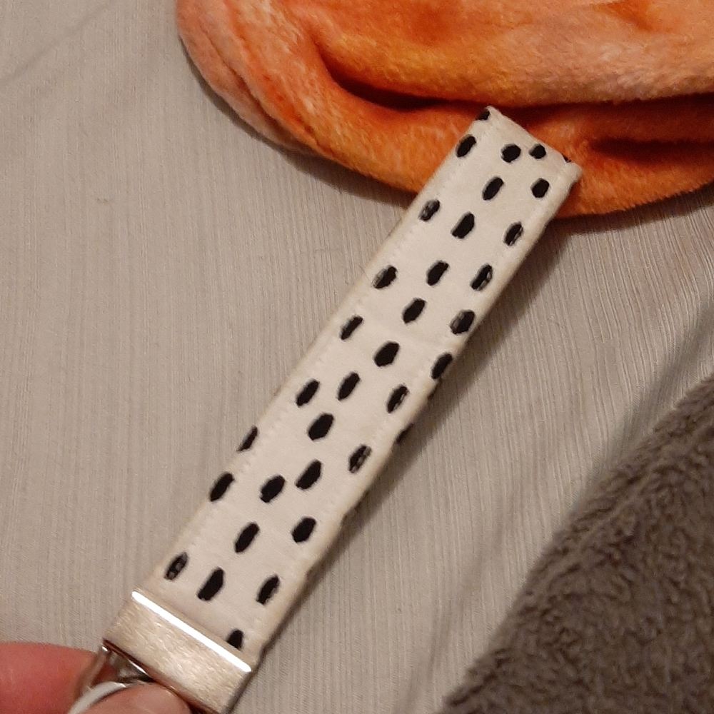 Polka dot keychain (free with any bundle)